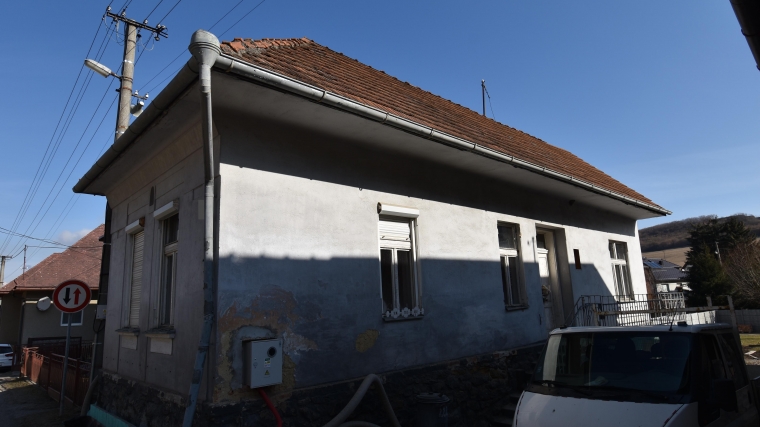 Rodinný dom so začatou rekonštrukciou, Ludrová