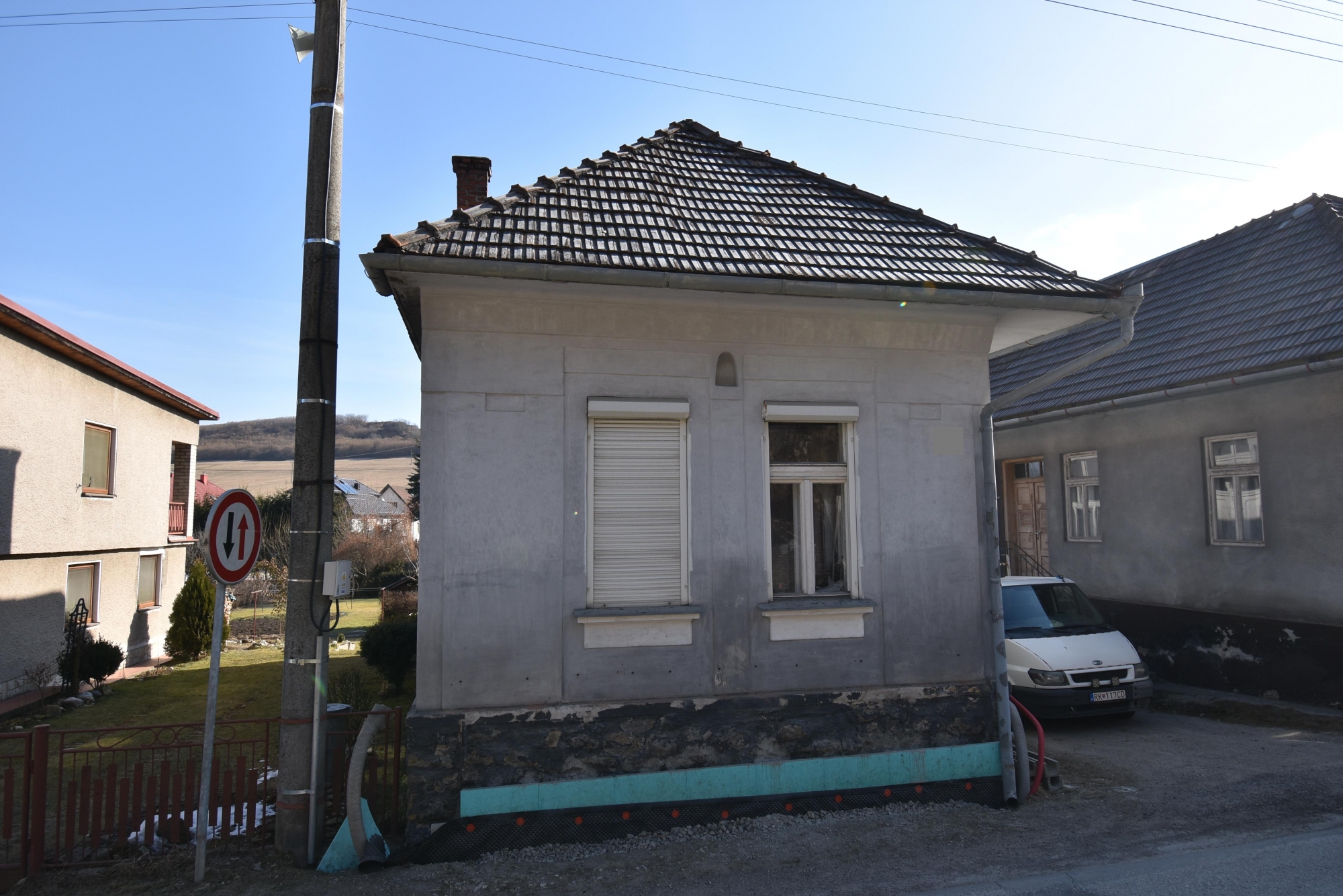 Rodinný dom so začatou rekonštrukciou, Ludrová