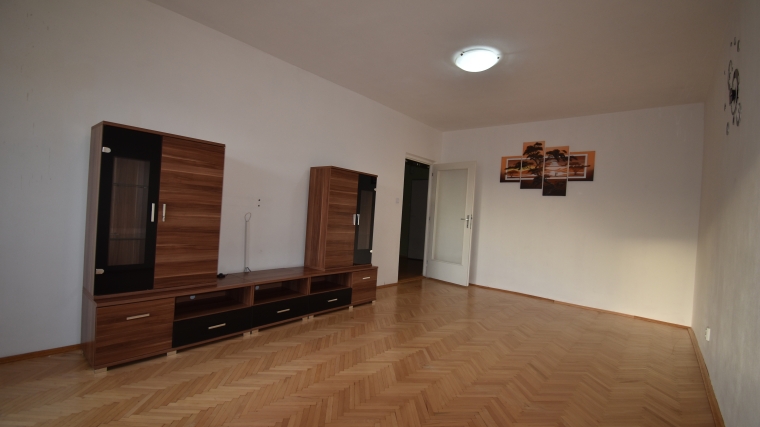 Nadštandardne priestranný 2-izbový byt po čiastočnej rekonštrukcii, ul.Bystrická cesta