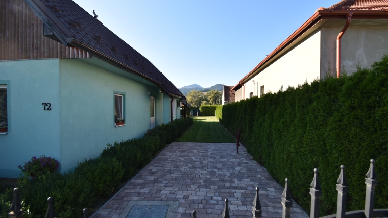 Nadštandardne zrekonštruovaná drevenica s veľkometrážnym pozemkom, Ivachnová
